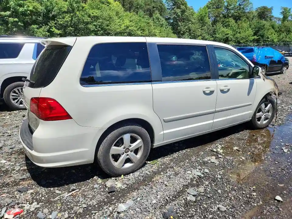 2V4RW3D14AR158896 2010 VOLKSWAGEN ROUTAN-2