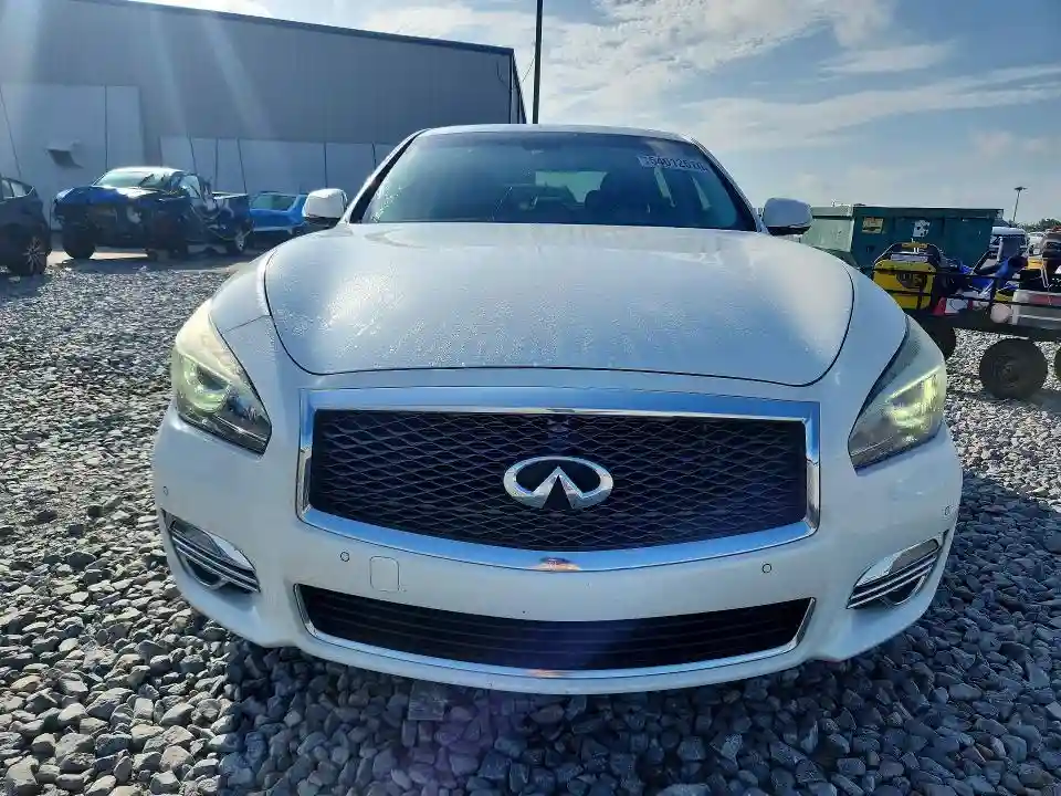 JN1BY1PP1JM330673 2018 INFINITI Q70-4