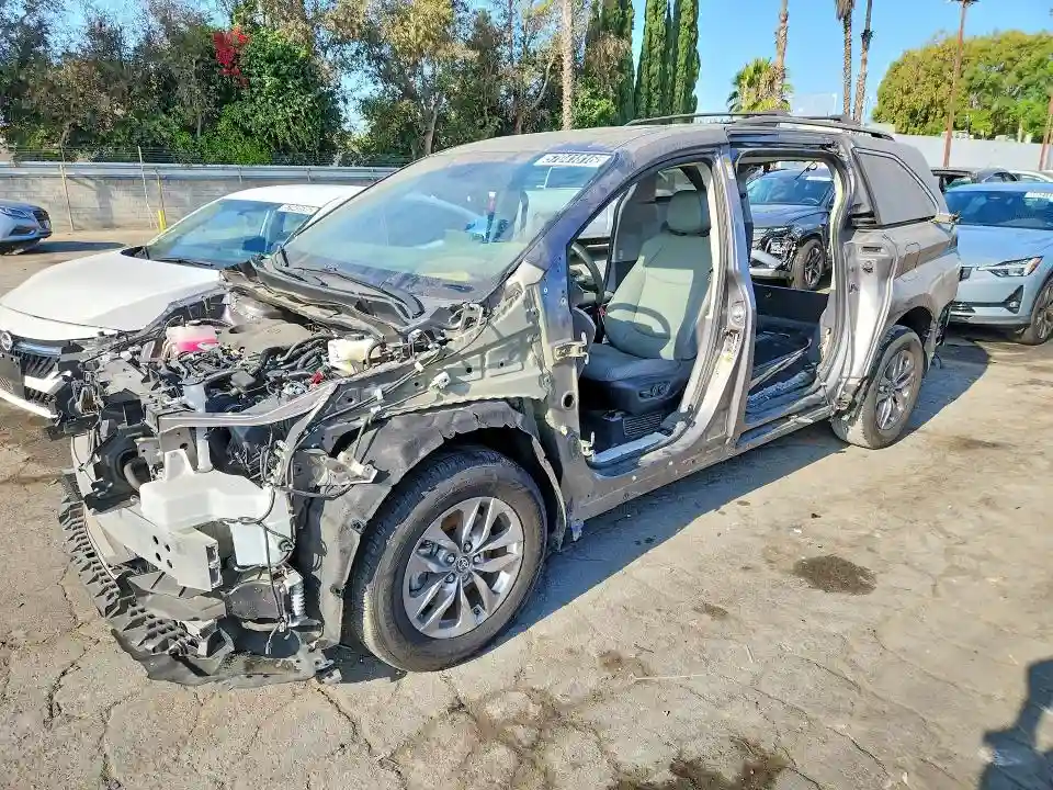 5TDYRKEC4PS146299 2023 TOYOTA SIENNA-0