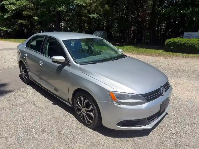 3VWDP7AJ2DM446700 2013 VOLKSWAGEN JETTA-0