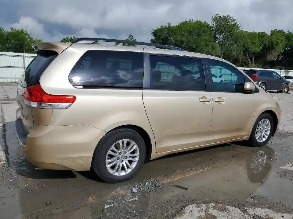 5TDYK3DC0DS310557 2013 TOYOTA SIENNA-2