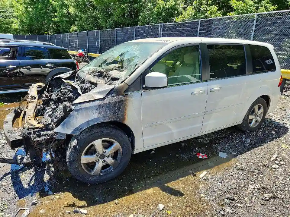 2V4RW3D14AR158896 2010 VOLKSWAGEN ROUTAN-0
