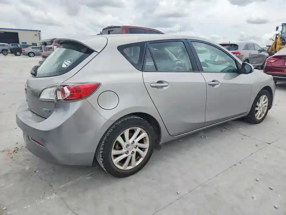 JM1BL1L84C1581038 2012 MAZDA 3-2