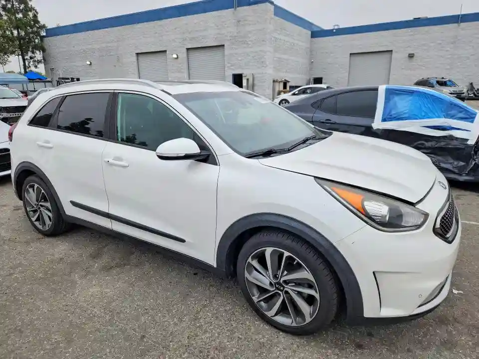 KNDCE3LC9J5175759 2018 KIA NIRO-3