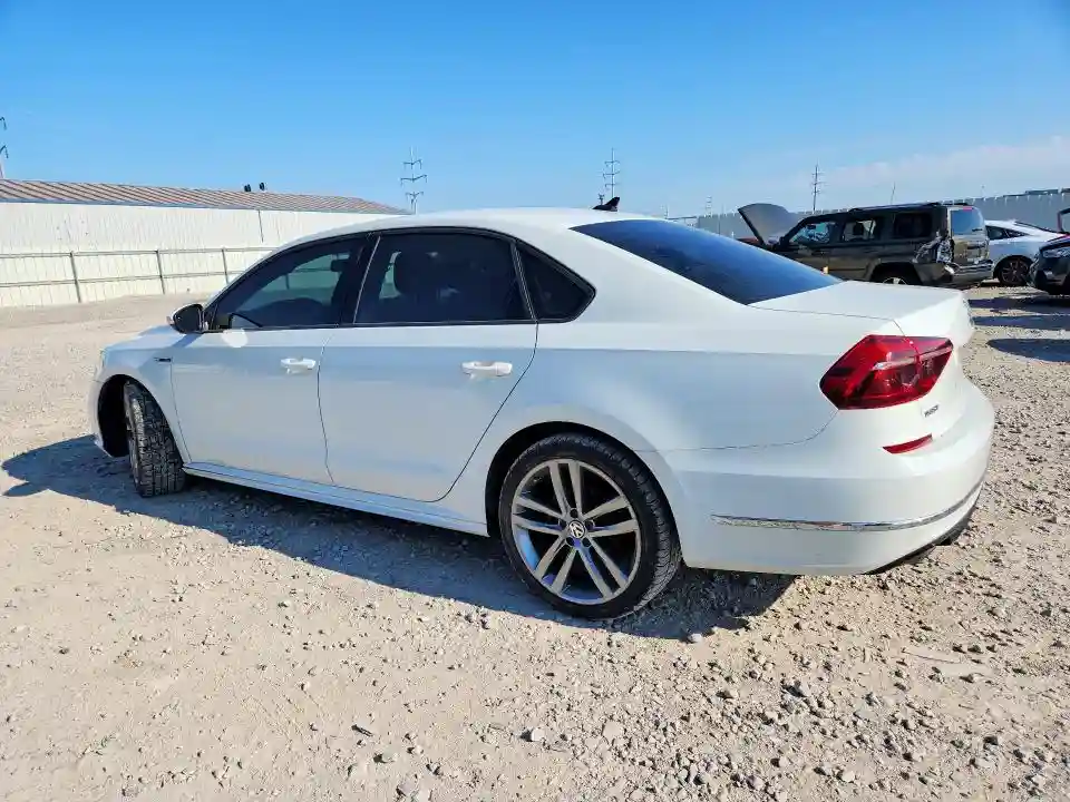 1VWAA7A39JC036706 2018 VOLKSWAGEN PASSAT-1