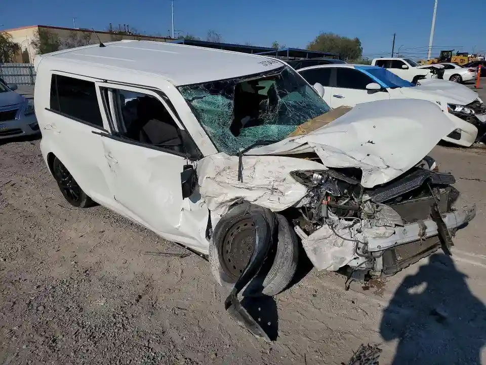 JTLZE4FE6FJ076090 2015 SCION XB-3