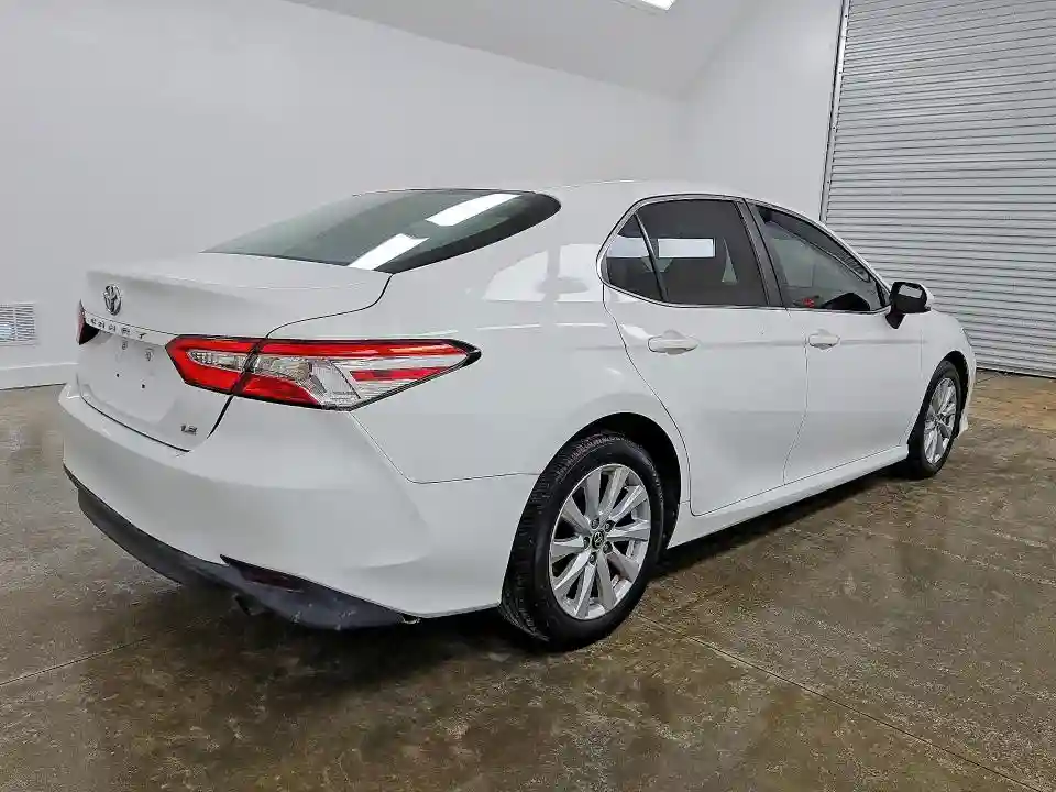 4T1B11HK1JU627961 2018 TOYOTA CAMRY-2