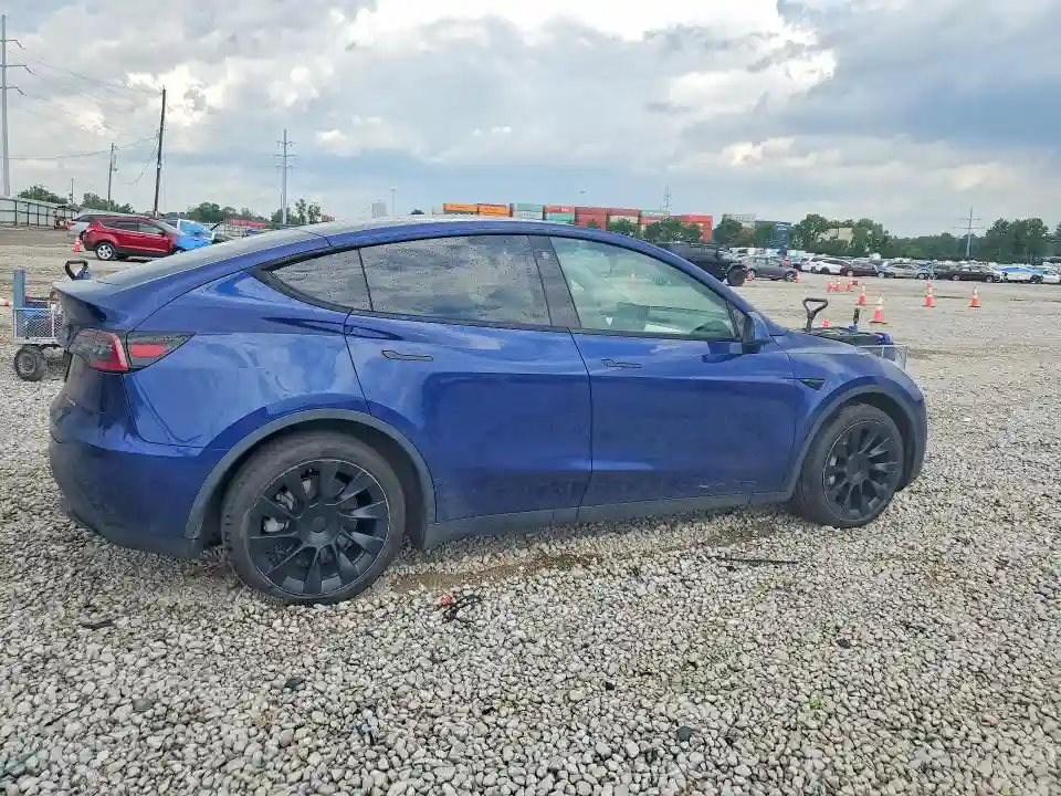 7SAYGAEE9NF486456 2022 TESLA MODEL Y-2