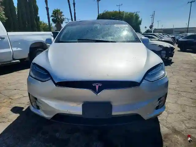 5YJXCBE25GF024933 2016 TESLA MODEL X-4