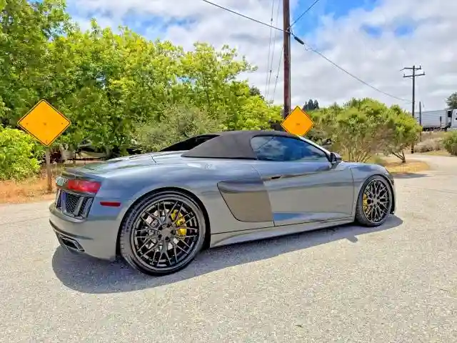 WUAVACFX5H7903940 2017 AUDI R8-3