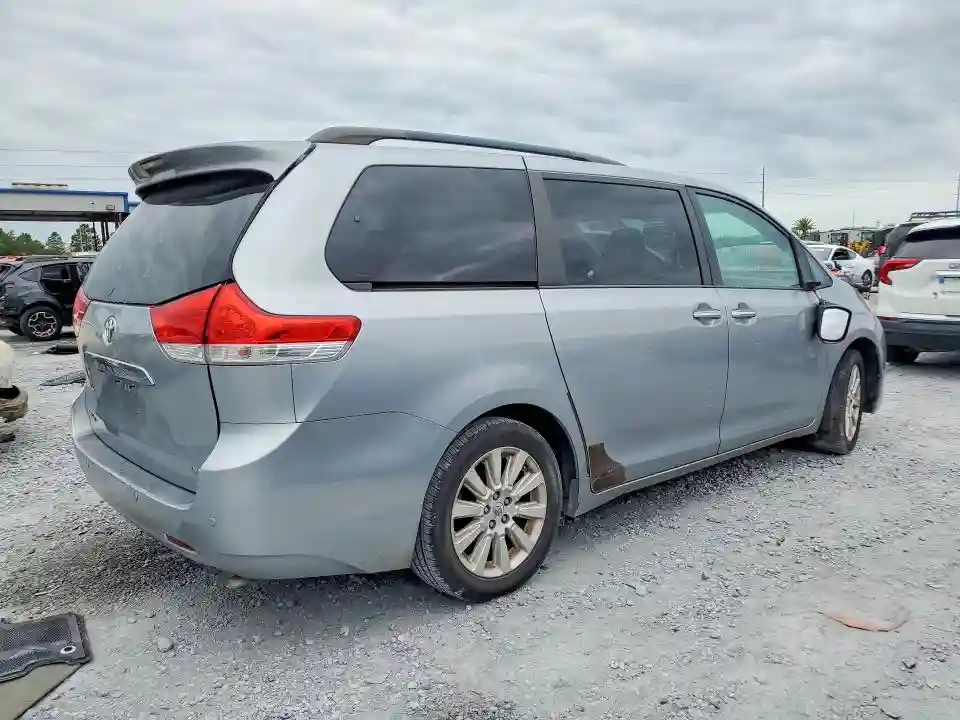 5TDYK3DC6DS327007 2013 TOYOTA SIENNA-2