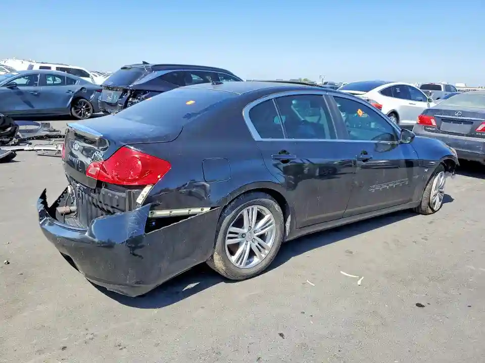 JN1CV6AR9FM523262 2015 INFINITI Q40-2