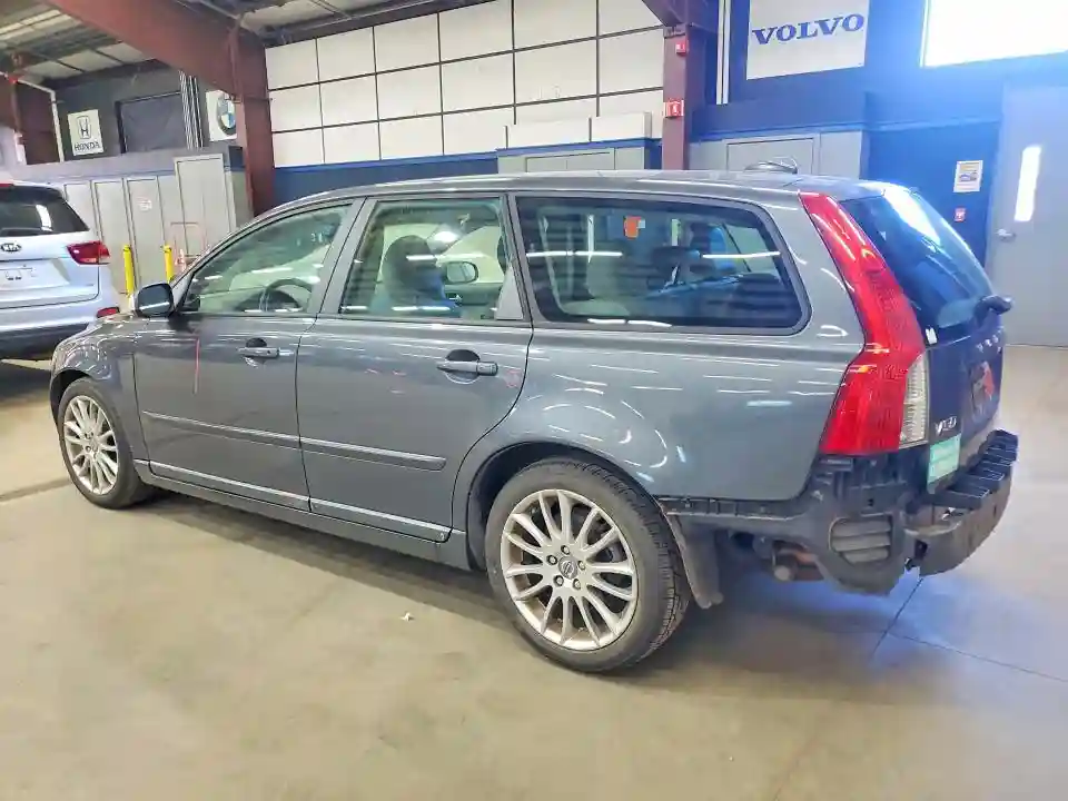 YV1382MW8A2532693 2010 VOLVO V50-1