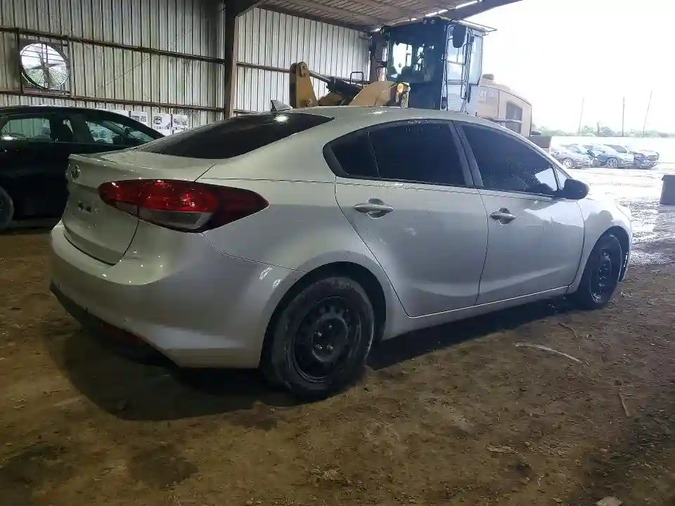3KPFK4A70JE209884 2018 KIA FORTE-2