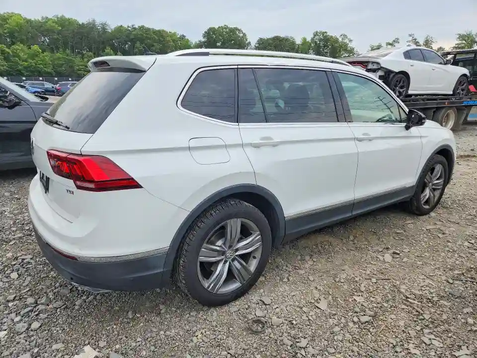 3VV5B7AX8JM045126 2018 VOLKSWAGEN TIGUAN-2