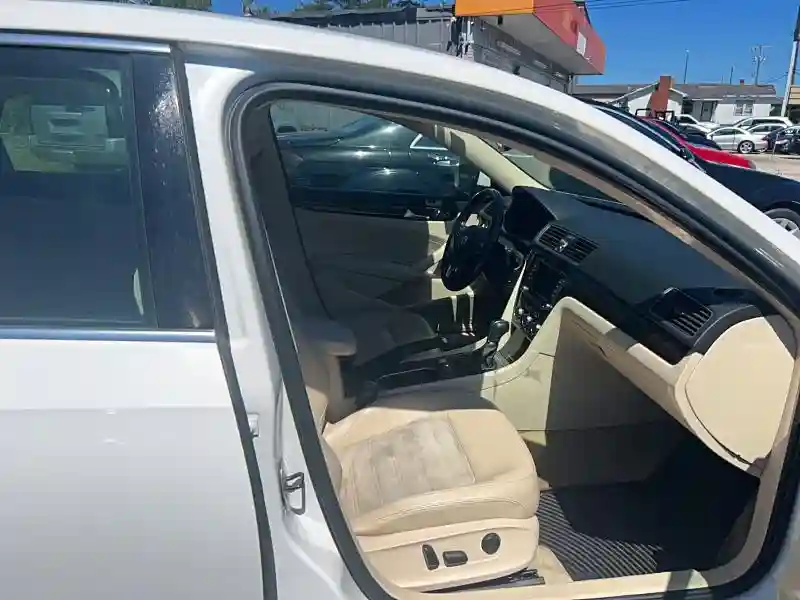 1VWCV7A32FC003843 2015 VOLKSWAGEN PASSAT-4