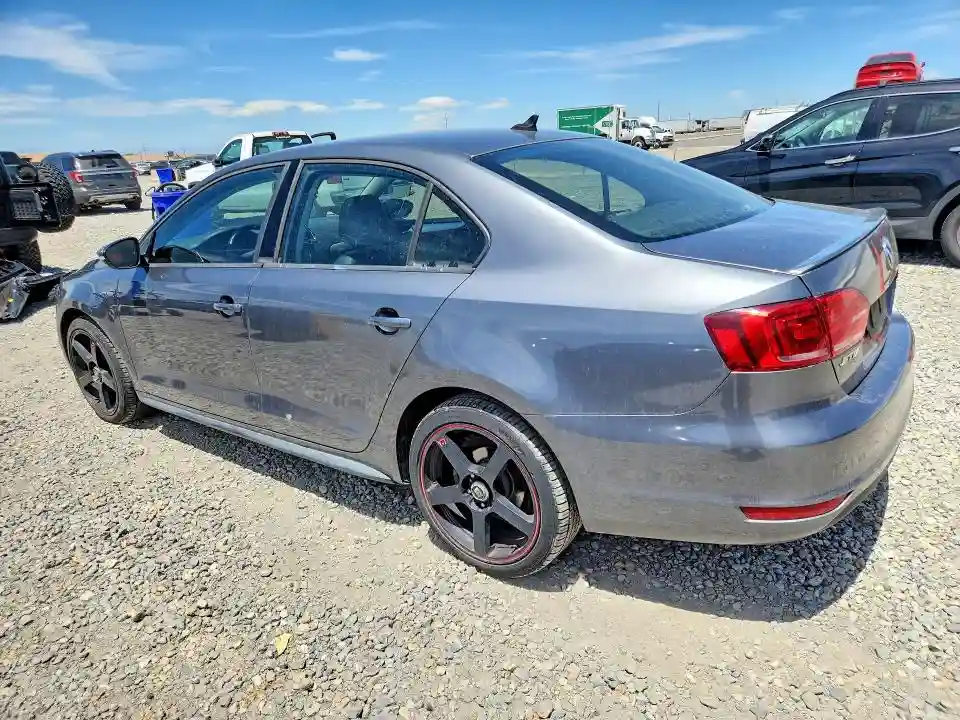 3VW637AJ9DM276906 2013 VOLKSWAGEN JETTA-1