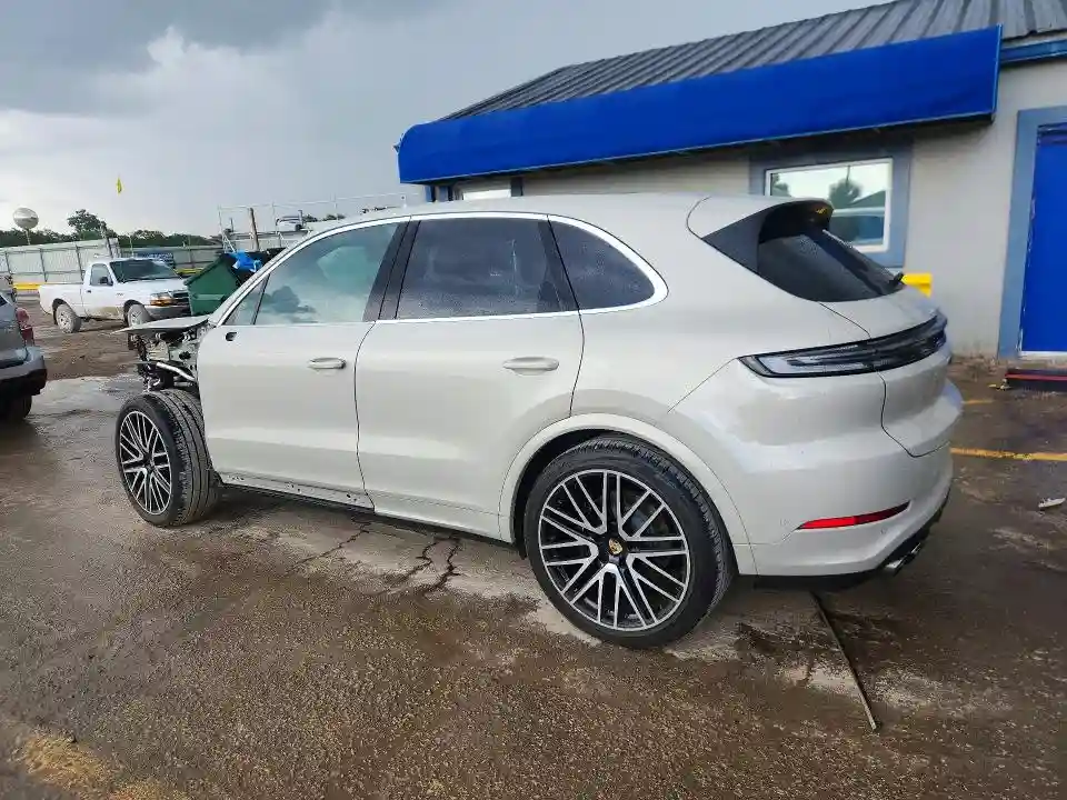 WP1AA2AY9RDA14226 2024 PORSCHE CAYENNE-1