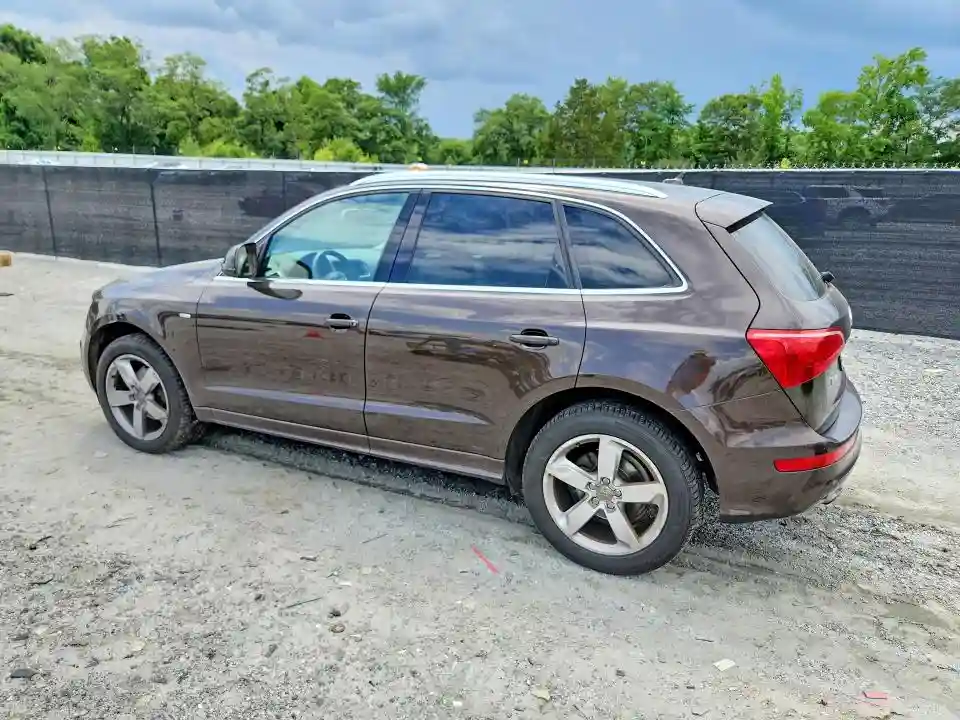 WA1DKAFP4BA004551 2011 AUDI Q5-1
