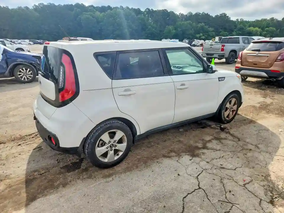 KNDJN2A20J7618669 2018 KIA SOUL BASE-2