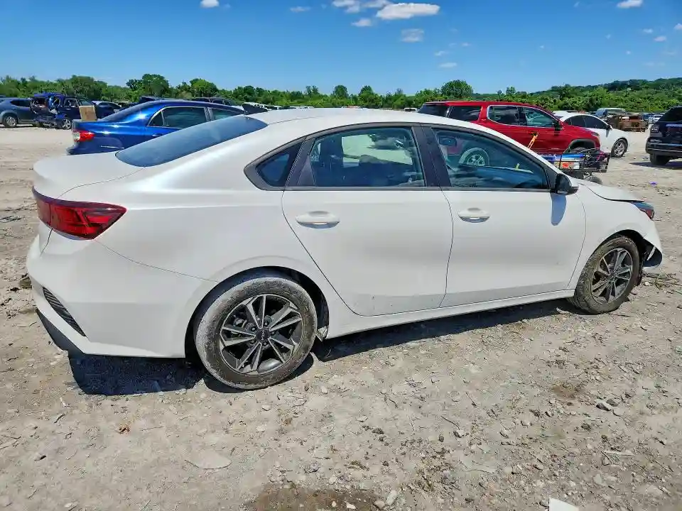 3KPF24AD2RE837446 2024 KIA FORTE LXS-2