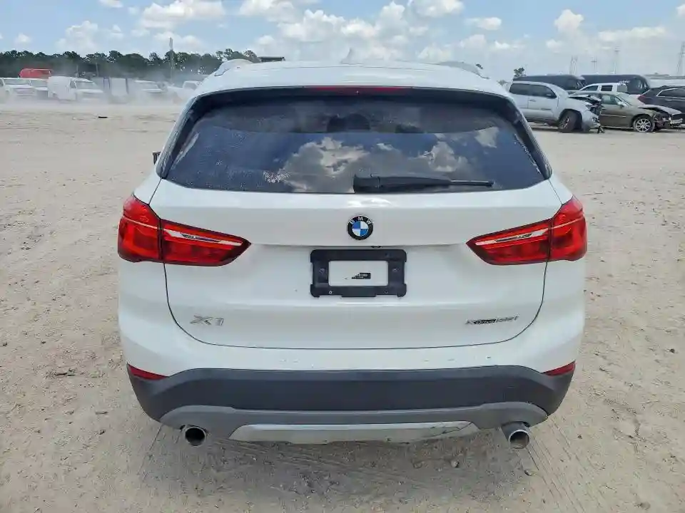 WBXHT3C37J3H33086 2018 BMW X1-5