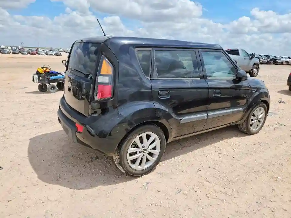 KNDJT2A25A7030515 2010 KIA SOUL-2