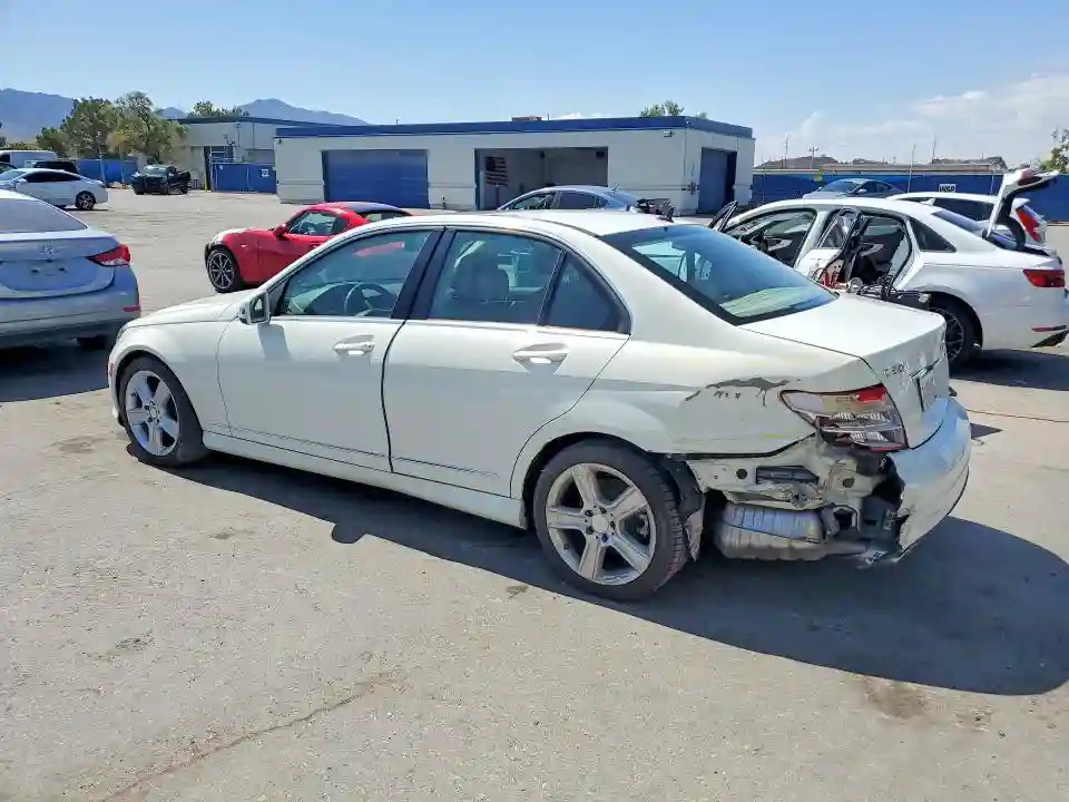 WDDGF5EB7BA526617 2011 MERCEDES-BENZ C-CLASS-1