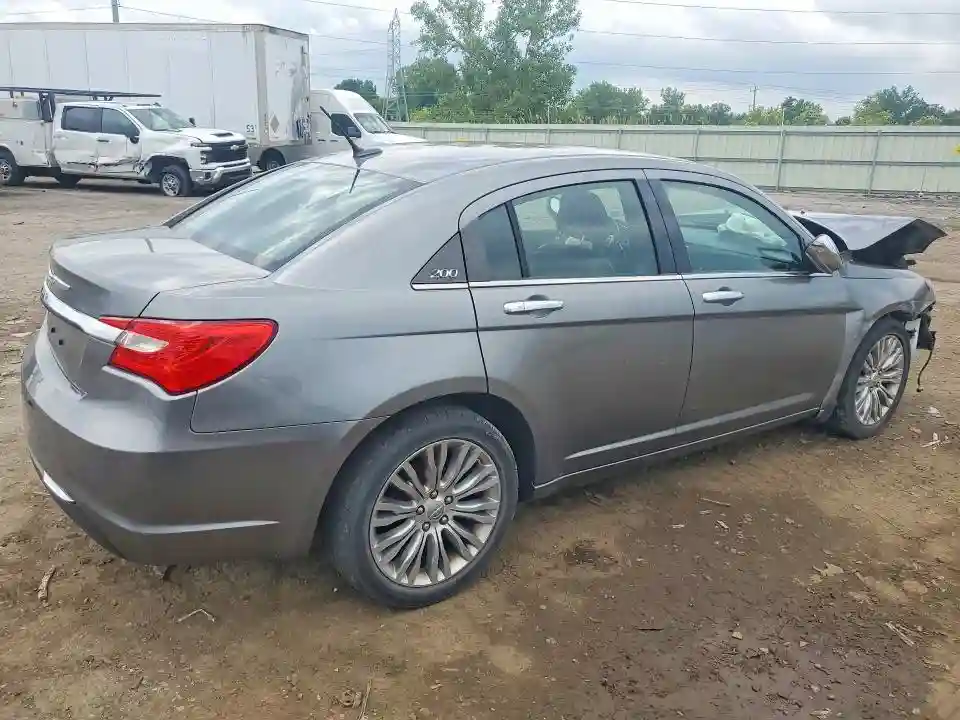 1C3CCBCG1DN575553 2013 CHRYSLER 200-2