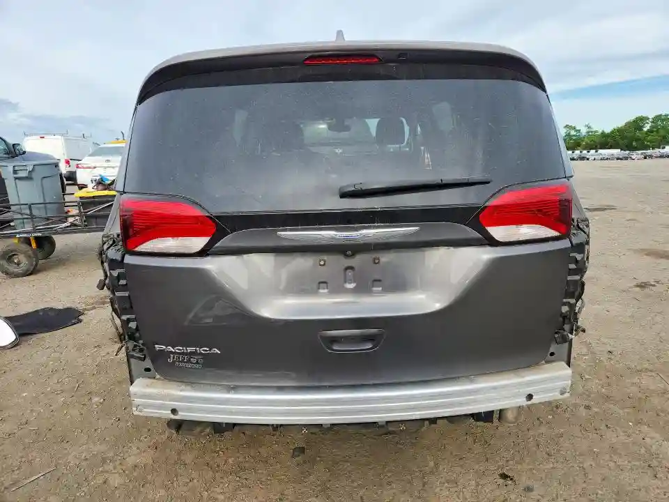 2C4RC1FG6JR123642 2018 CHRYSLER PACIFICA-5