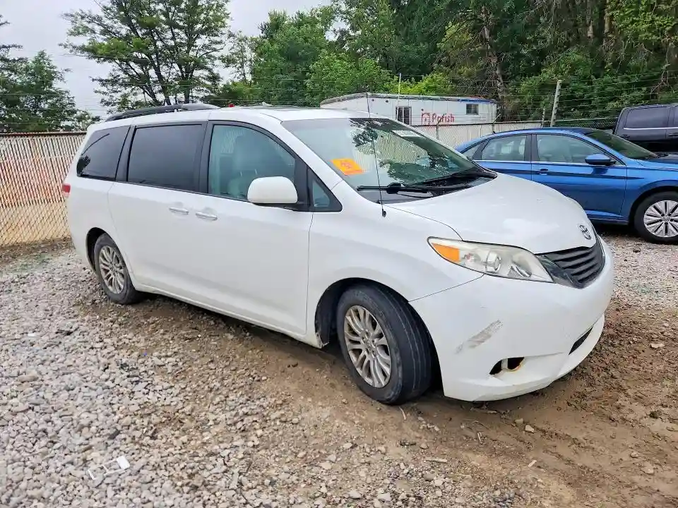 5TDYK3DC2DS382540 2013 TOYOTA SIENNA-3