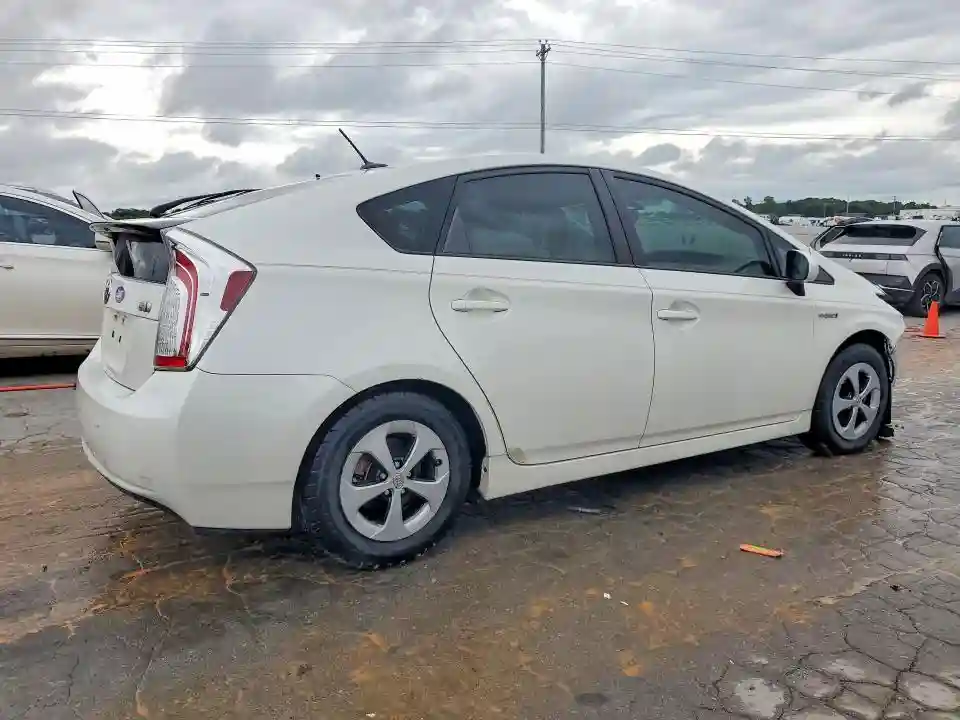 JTDKN3DU5E1772309 2014 TOYOTA PRIUS-2