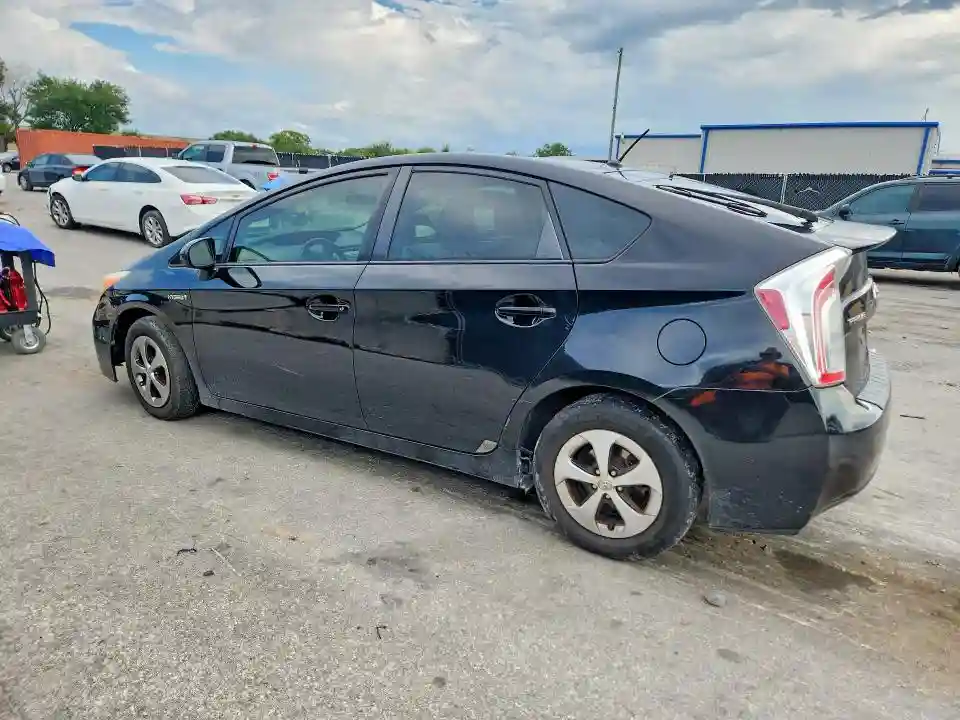 JTDKN3DU6D5602161 2013 TOYOTA PRIUS-1