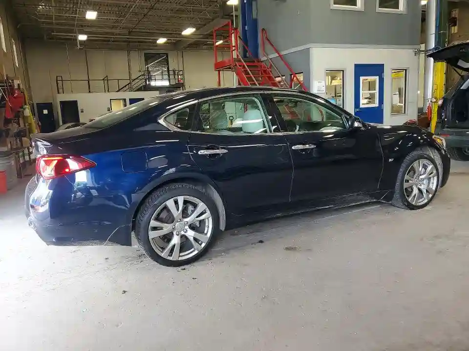 JN1BY1AR4FM561228 2015 INFINITI Q70-2