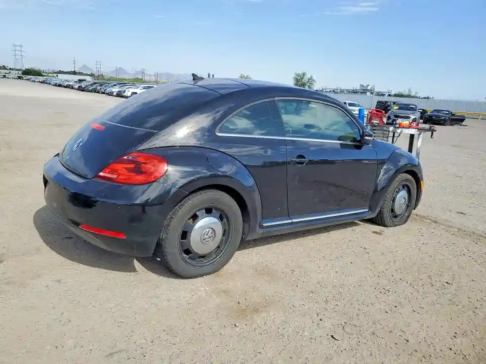 3VWJL7AT5DM625927 2013 VOLKSWAGEN BEETLE-2
