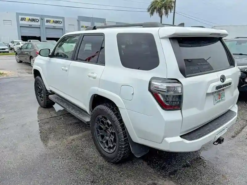 JTETU5JR9N6010652 2022 TOYOTA 4RUNNER-2