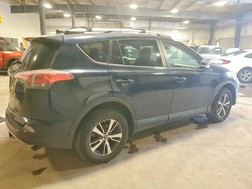 2T3RFREV5HW568735 2017 TOYOTA RAV4-2
