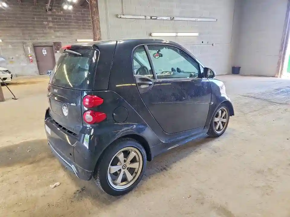 WMEEJ3BA2DK637865 2013 SMART FORTWO-2