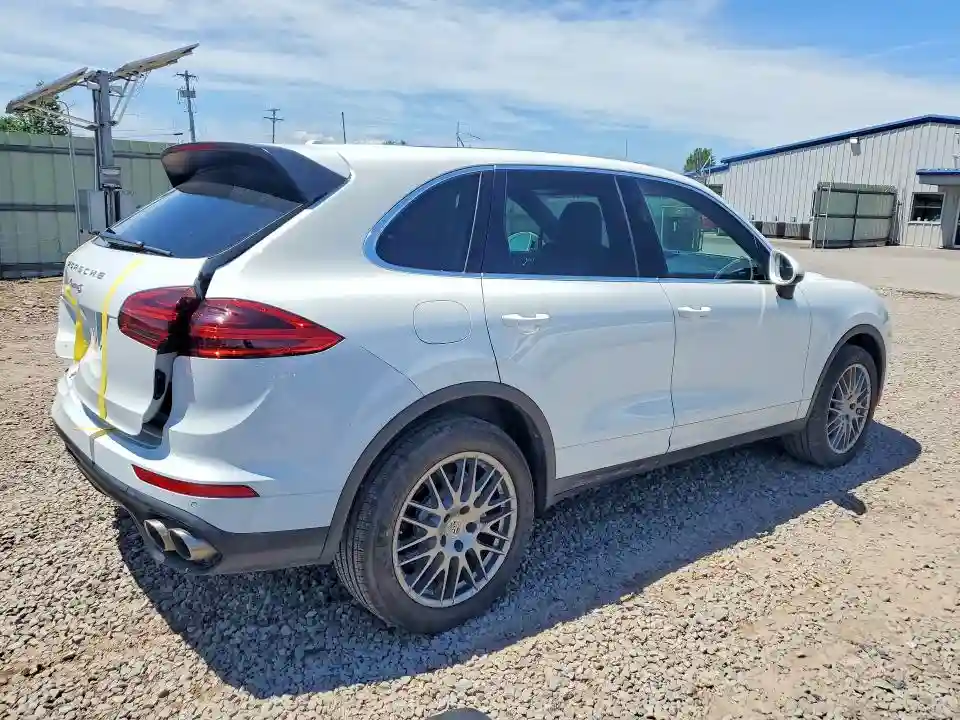 WP1AB2A25GLA95480 2016 PORSCHE CAYENNE-2
