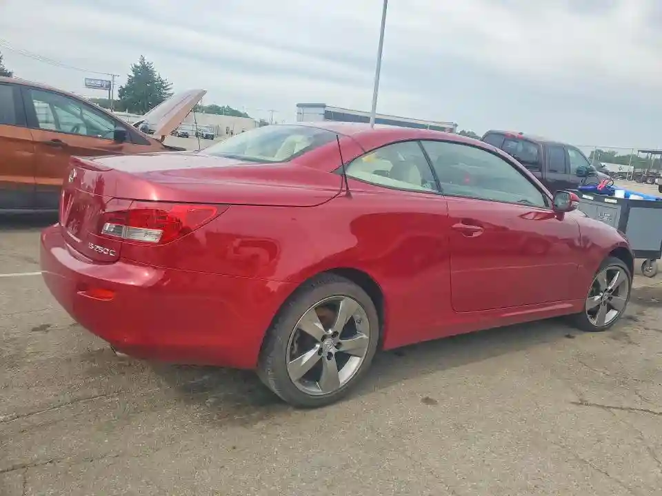 JTHFF2C26B2520632 2011 LEXUS IS-2
