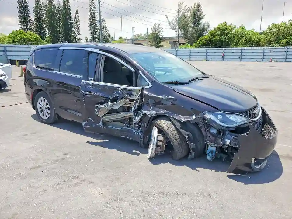 2C4RC1FG2JR279144 2018 CHRYSLER PACIFICA-3