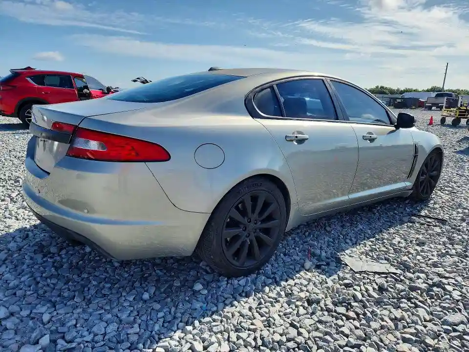 SAJWA0GB8BLS18379 2011 JAGUAR XF-2