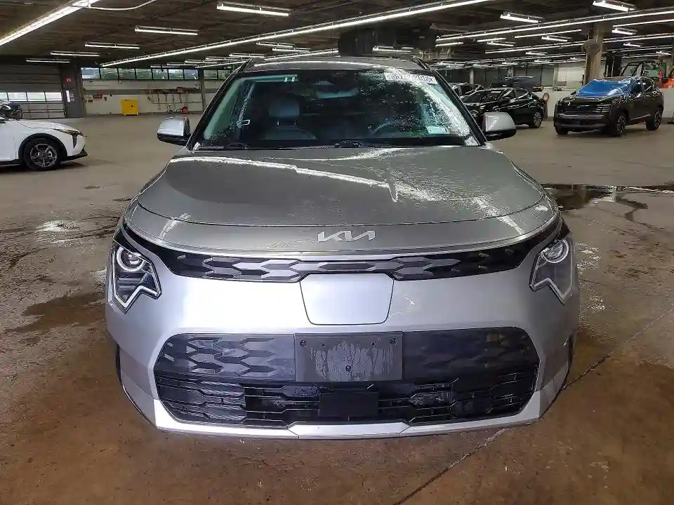 KNDCR3L12P5053966 2023 KIA NIRO WIND-4