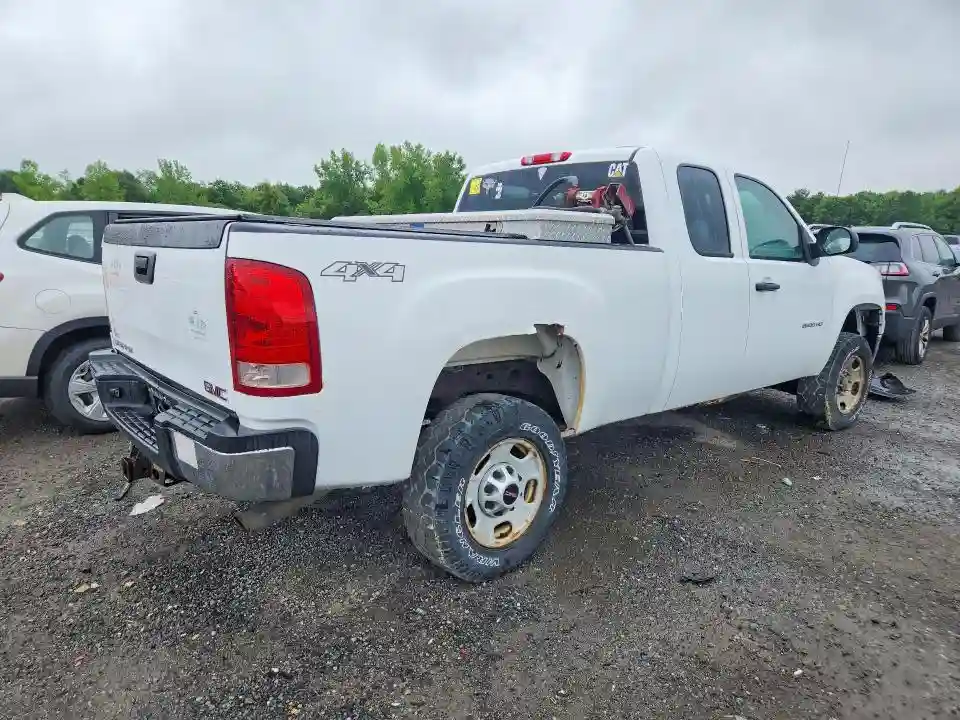 1GT22ZCG0BZ361341 2011 GMC SIERRA-2