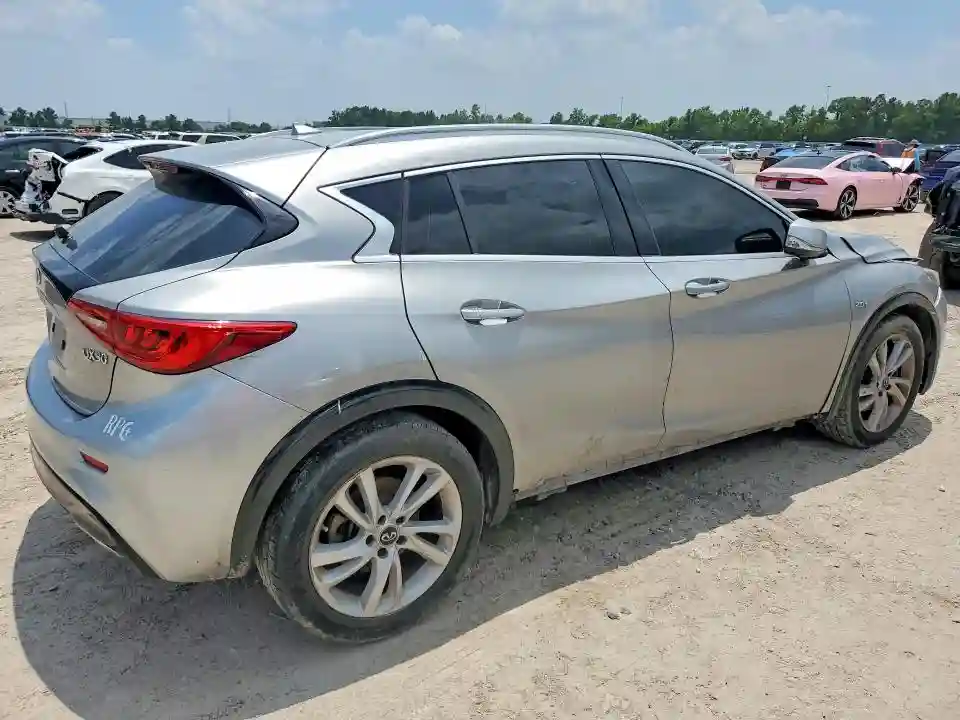 SJKCH5CP5HA027550 2017 INFINITI QX30-2