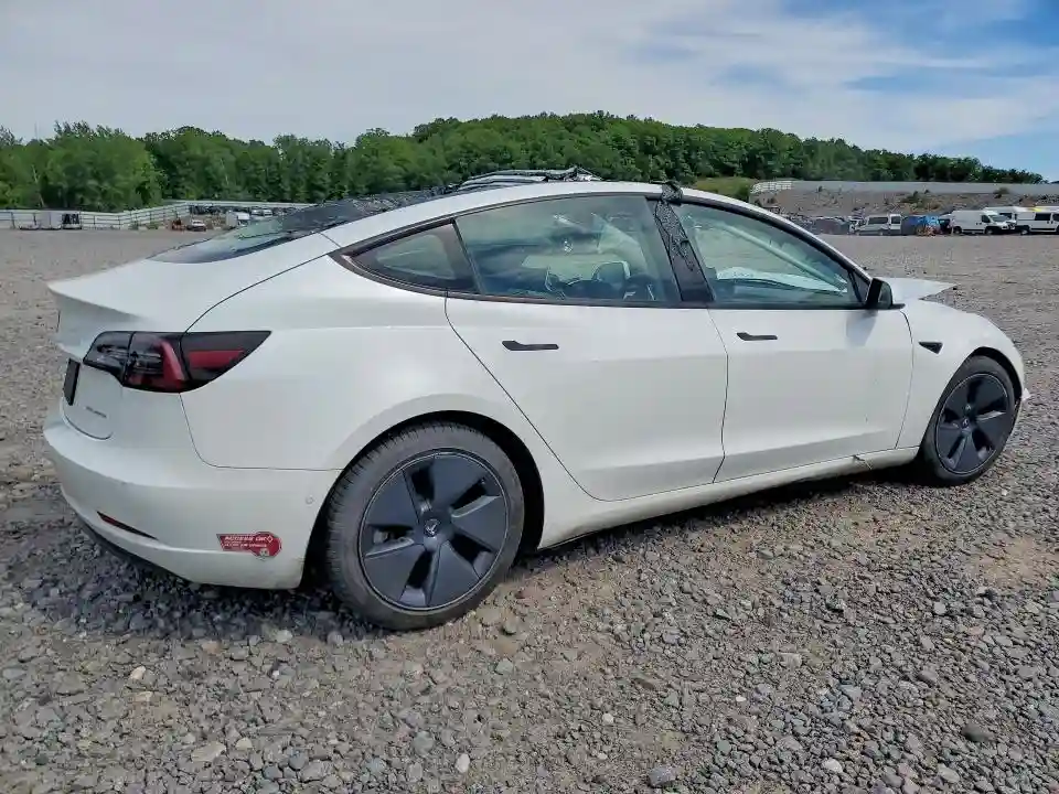 5YJ3E1EB1NF211991 2022 TESLA MODEL 3-2