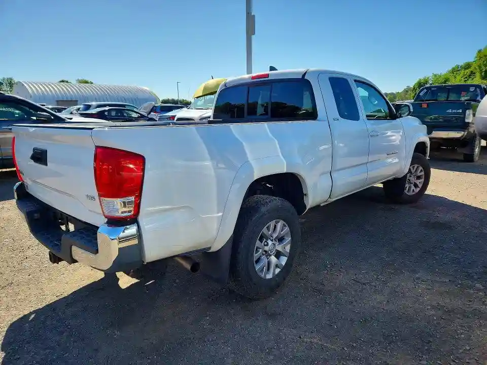 5TFSZ5AN4HX071582 2017 TOYOTA TACOMA-2