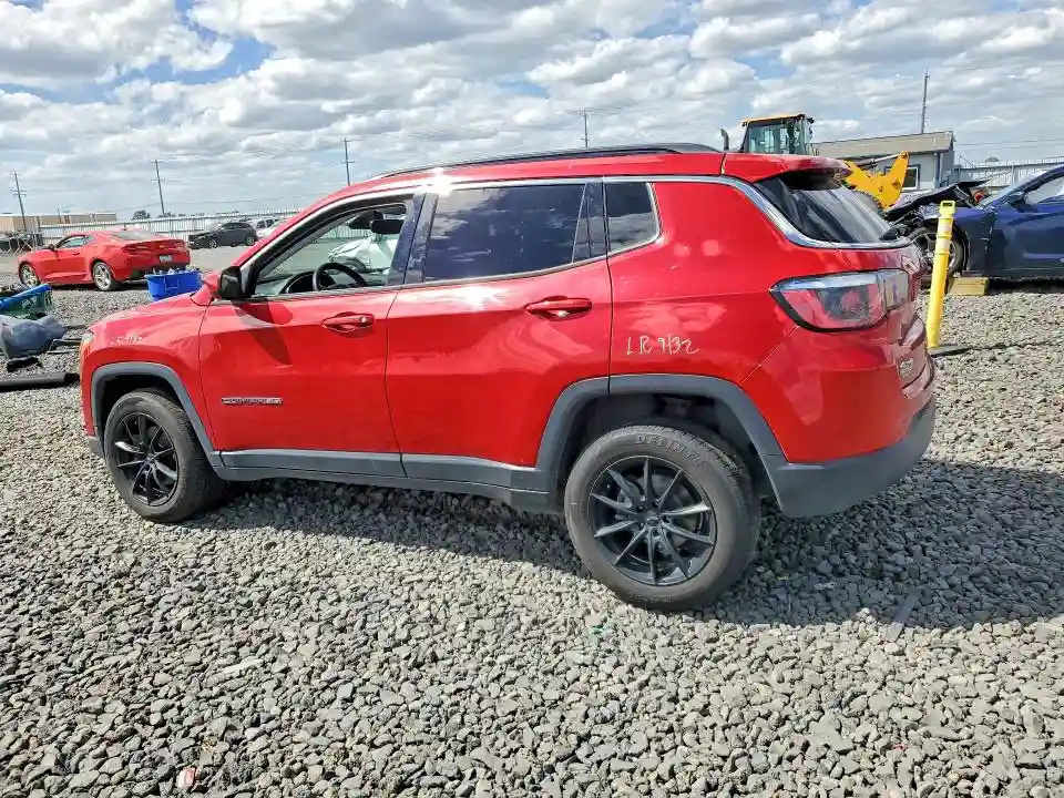 3C4NJDBB2JT239014 2018 JEEP COMPASS-1