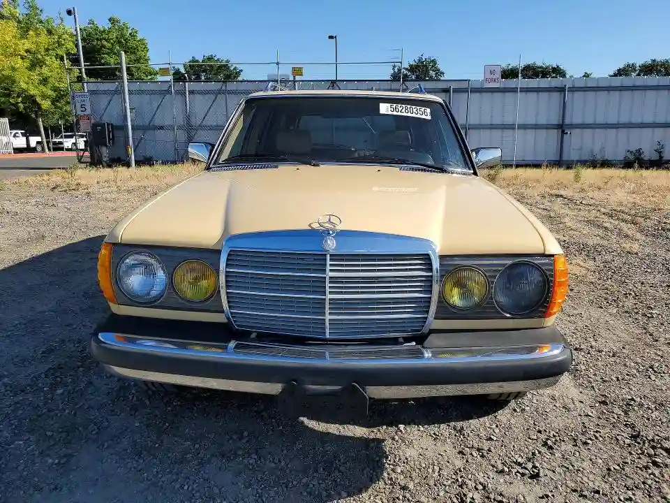 WDBAB93A5BN005481 1981 MERCEDES-BENZ 300-CLASS-4