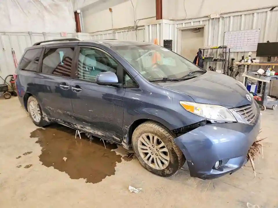 5TDYZ3DC4HS809525 2017 TOYOTA SIENNA-3
